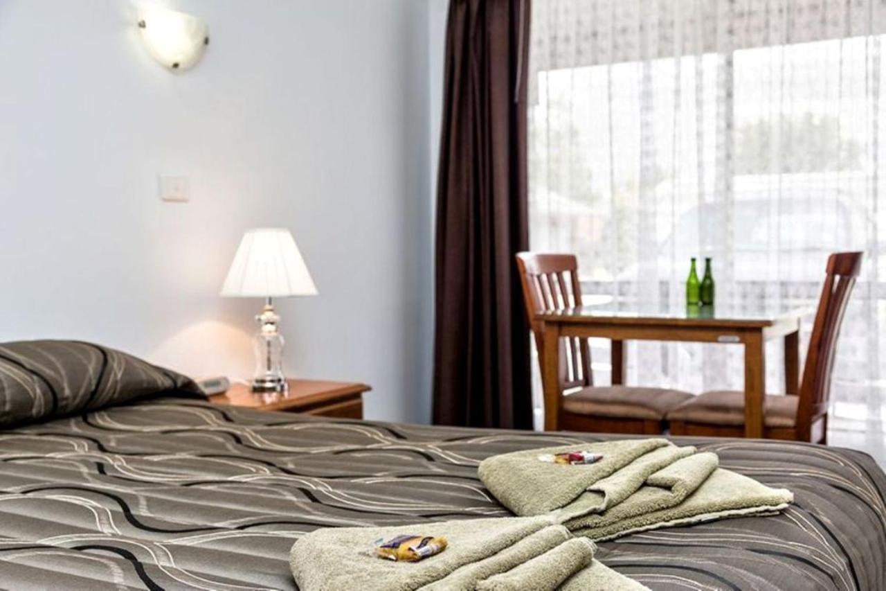 Holbrook Town Centre Motor Inn Εξωτερικό φωτογραφία